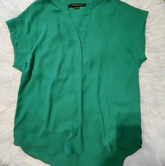 Green Short Sleeve Flowy Blouse - Picture 1 of 4